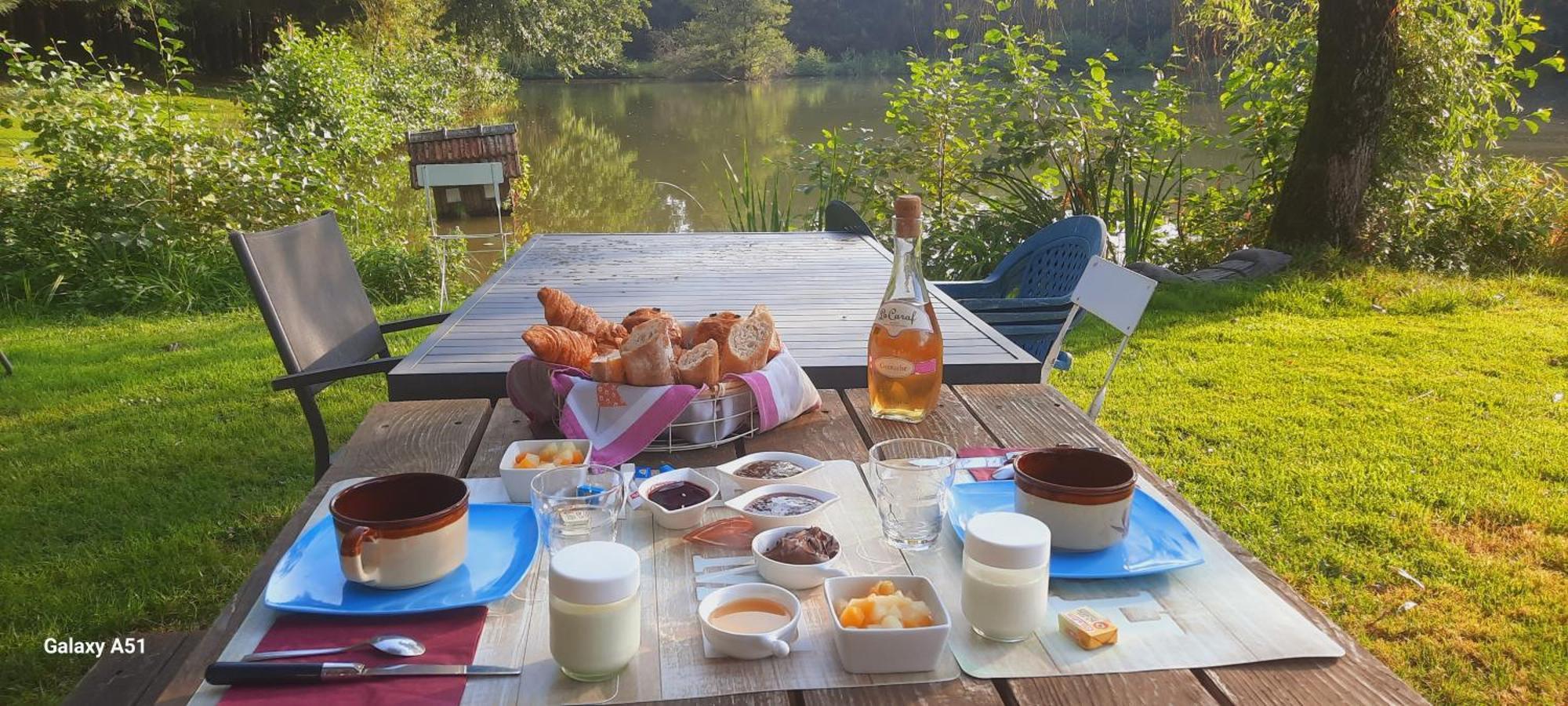 Hotel Les Etangs Du Moulin D'Harcy Lonny Exterior foto